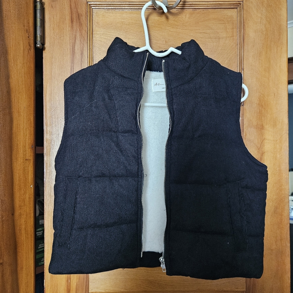 Womens Black Cropped Puffer Vest